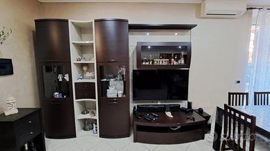 Parete attrezzata + tavolo, sedie SPAR + KALLAX