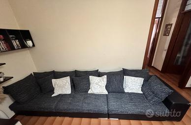 Divano Moderno Grigio Scuro/Nero con Penisola