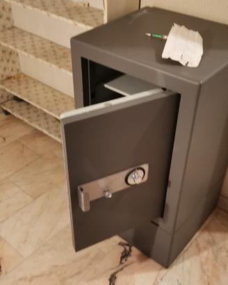 Cassaforte anni 80 da pavimento