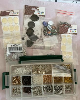 Materiale per creazioni bigiotteria