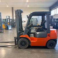 CARRELLO ELEVATORE MULETTO DIESEL TOYOTA 25 QUINTA