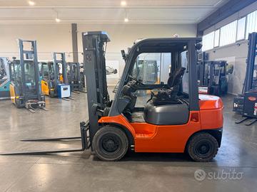 CARRELLO ELEVATORE MULETTO DIESEL TOYOTA 25 QUINTA