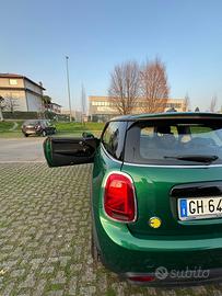 Mini cooper SE Verde british