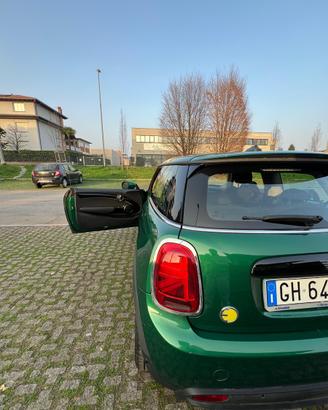 Mini cooper SE Verde british