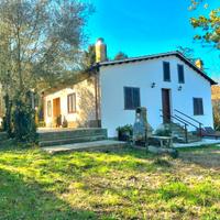 Villa a punta del lago