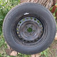 Pneumatico 215/65r16 e cerchio