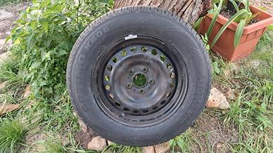 Pneumatico 215/65r16 e cerchio