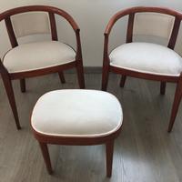 Sedie a pozzetto e poggia piedi