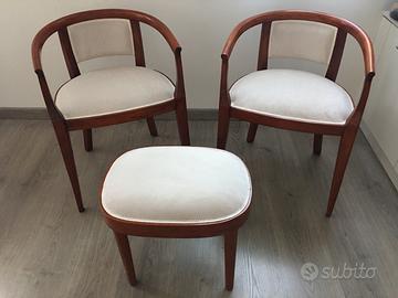 Sedie a pozzetto e poggia piedi