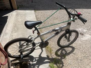 Bmx bicicletta