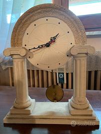 Orologio a pendolo in pietra leccese