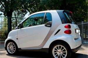 Smart fortwo coupe MHD bianca