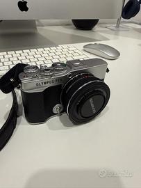 Mirrorless Olympus Pen Ep-7 + obiettivi