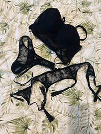Completo corpetto, tanga e reggicalze taglia 42