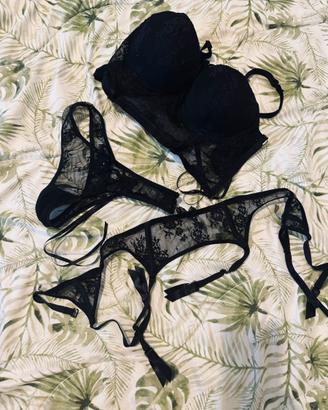 Completo corpetto, tanga e reggicalze taglia 42
