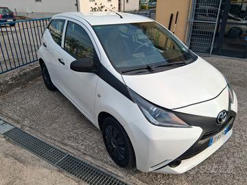 Toyota Aygo 1.0 VVT-i 69 CV 5 porte x-cool