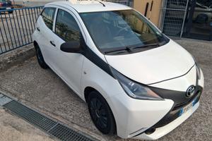 Toyota Aygo 1.0 VVT-i 69 CV 5 porte x-cool