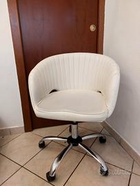 POLTRONA FINTA PELLE BIANCA SCRIVANIA/CENTRO ESTET