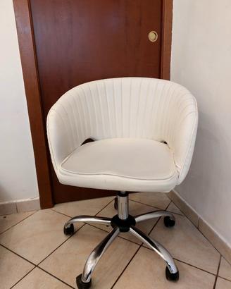 POLTRONA FINTA PELLE BIANCA SCRIVANIA/CENTRO ESTET