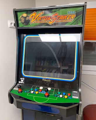 Cabinato videogioco VirtuaStriker Sega