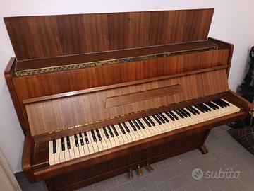 pianoforte verticale August Forster