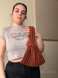 Borsa con nodo giapponese marrone ambra uncinetto