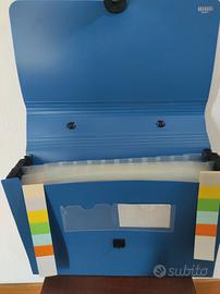 Portadocumenti plastica rigida blu con 24 buste