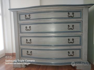 Cassettone vintage in legno decapato
