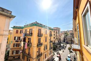 MULTILOCALE A NAPOLI