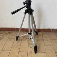 tripiede per macchina fotografica