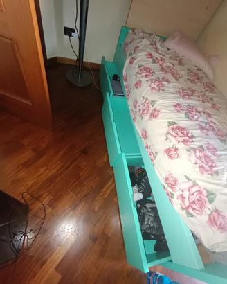 pezzo cucina, letto, tavolo 