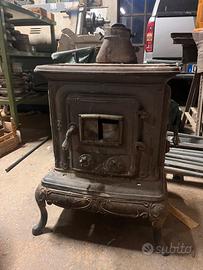 Stufa antica in ghisa