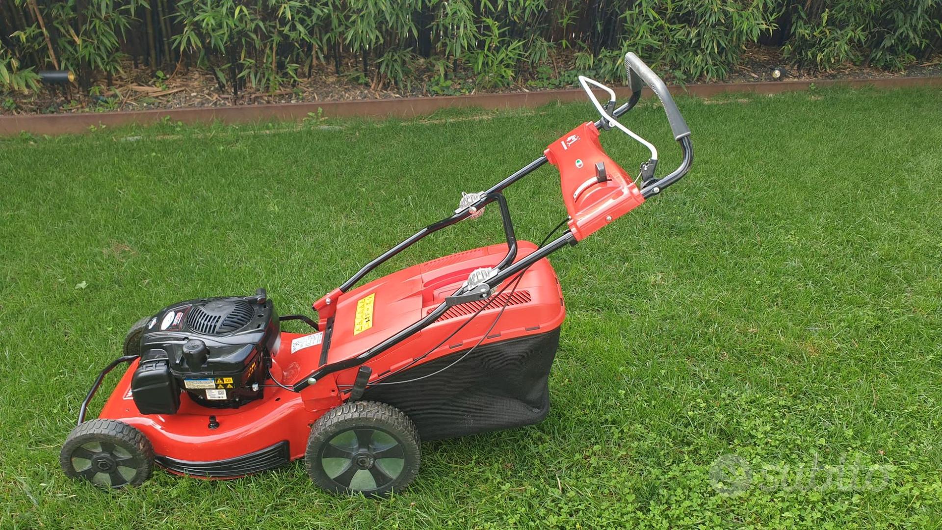 Iseki SW 8210-HD - Tagliaerba Professionale a Benzina Motore Honda