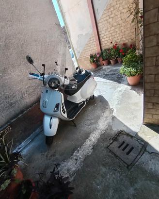 VESPA GTS 300 I. E. 