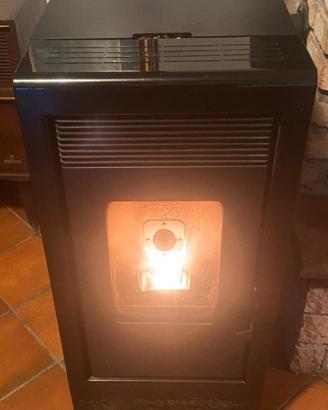 Stufa Pellet karmek One Vigo 10,5kw in Acciaio