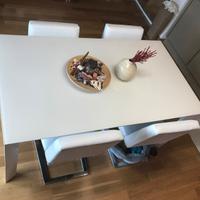 Tavolo in cristallo bianco