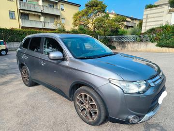 Mitsubishi Outlander 7 posti 4 x 4