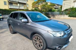 Mitsubishi Outlander 7 posti 4 x 4