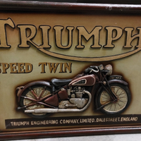 Quadro vintage in legno Triumph