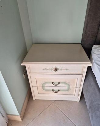 Comodino in stile Shabby Chic / Classico con decor