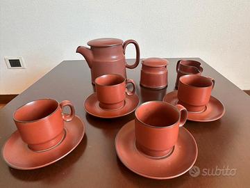 4 tazze, zuccheiera, bricco latte e bricco caffè