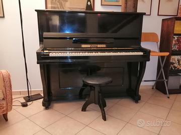 pianoforte a muro