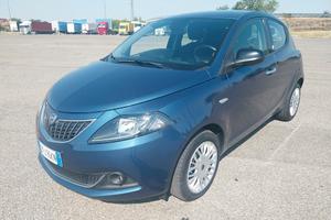 Lancia Ypsilon 1.0 FireFly 5 porte S&S Hybrid Albe