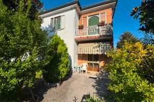 Casa  indipendente con giardino