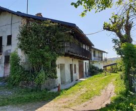 Cascina panoramica con giardino privato