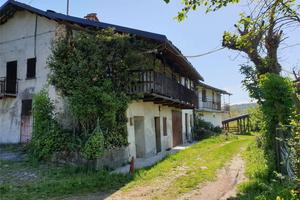 Cascina panoramica con giardino privato