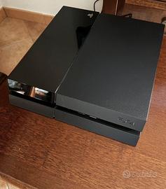 Ps4 500 GB senza joystick con 2 giochi inclusi
