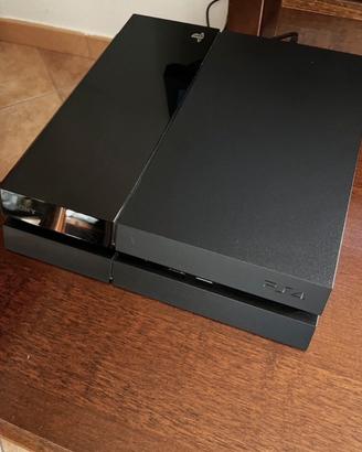 Ps4 500 GB senza joystick con 2 giochi inclusi
