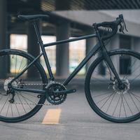 Bici da corsa decathlon con ruote gravel 
