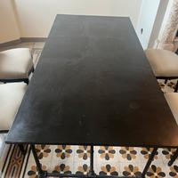 Tavolo in ferro nero con ruote (prov VA)
